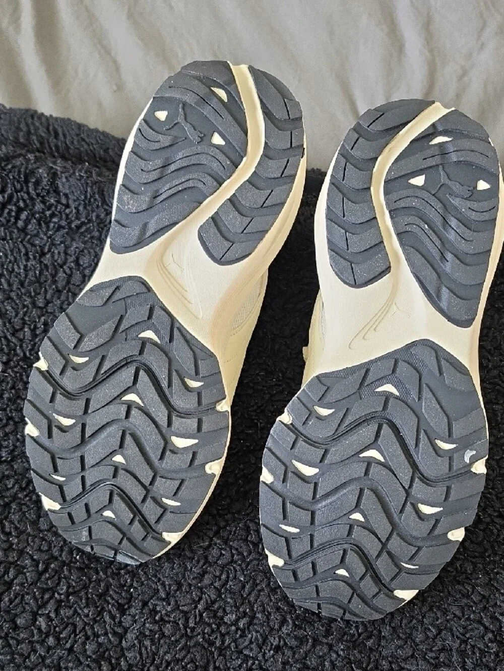 Puma Cream and Black Retro Runner Sneakers